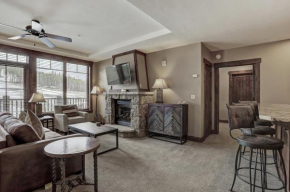 Luxury & Modern 2 Bdrm 2 Bath On Peak 7 Condo
